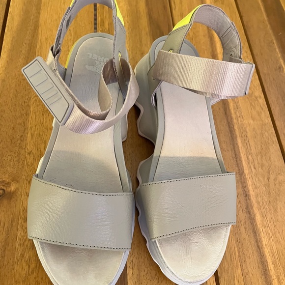 Light gray kinetic Street sorel sandals. Comfortable. Funcional. Cute. - Picture 3 of 4